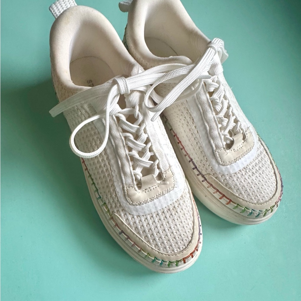 Steve Madden Girls Sneakers Size 3 – White Knit with Rainbow Stitching